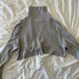 Grey cropped turtleneck size 2XL